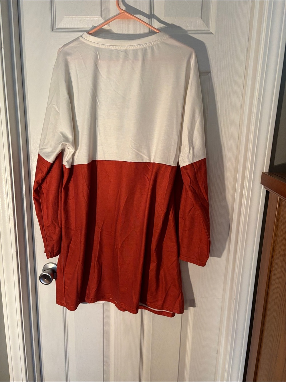 Sanderson Sisters Brewing Co. Two-Tone Tunic Top in White and Rust - Picture 6 of 6